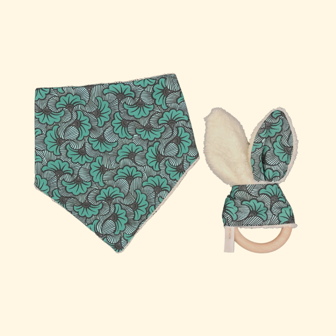 Coffret cadeau de Naissance Ayana vert bavoir et hochet
